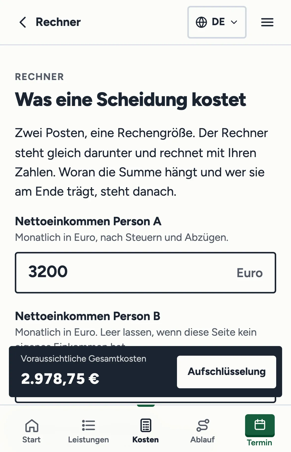 Kostenrechner auf dem Handy mit zwei Nettoeinkommen und der voraussichtlichen Gesamtsumme darunter