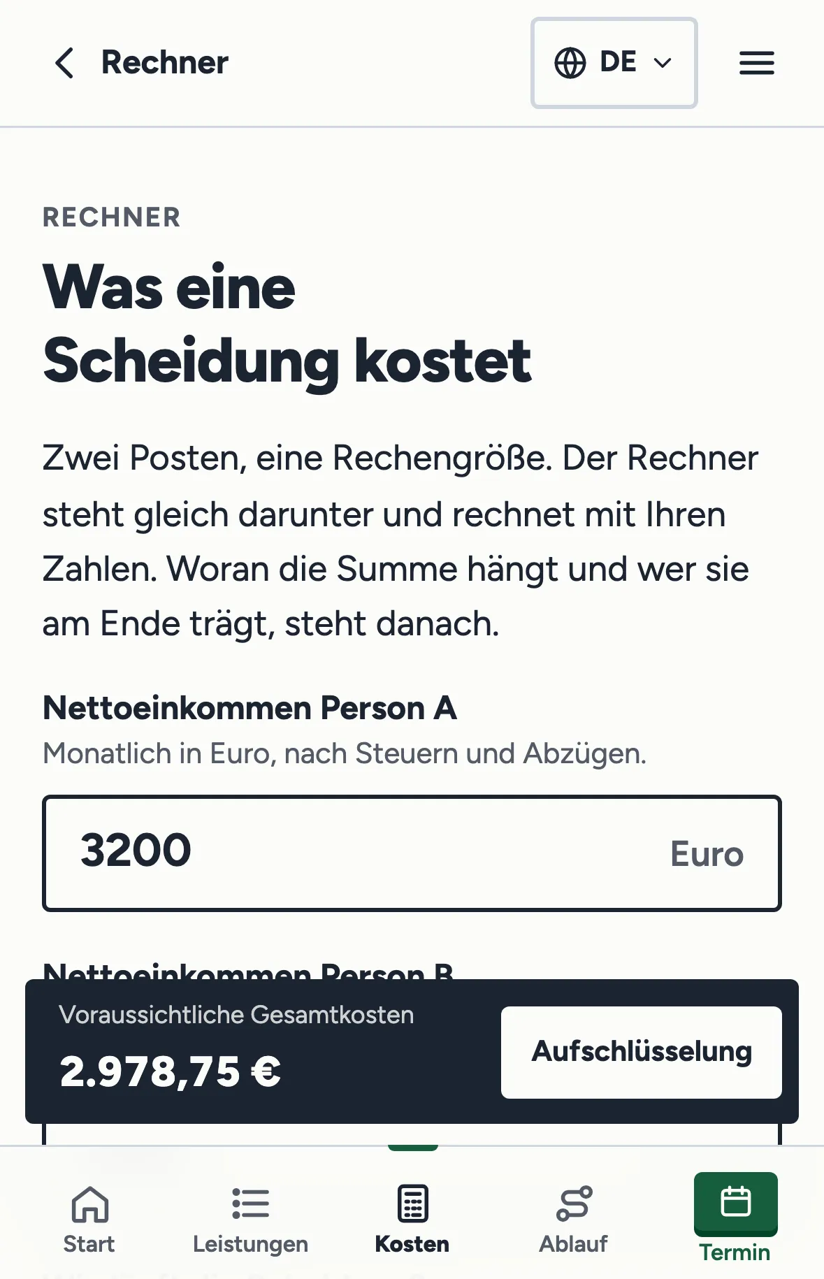 Kostenrechner auf dem Handy mit zwei Nettoeinkommen und der voraussichtlichen Gesamtsumme darunter