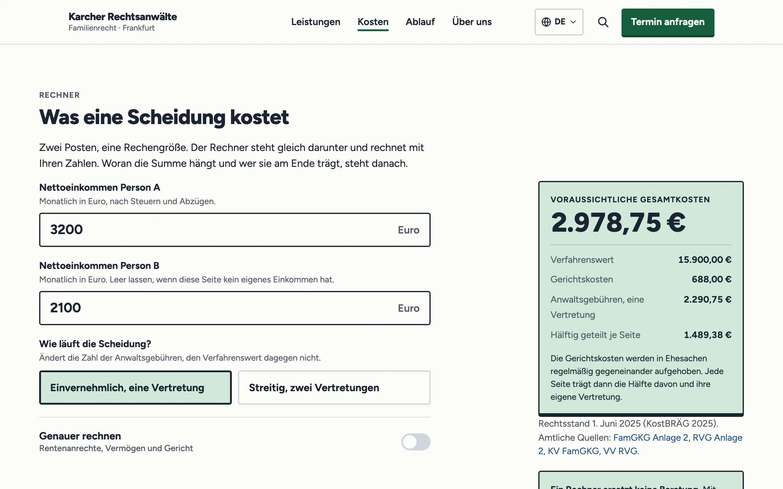 Kostenrechner am Computer, links die Eingaben, rechts die voraussichtlichen Gesamtkosten mit Gerichts- und Anwaltsgebühren